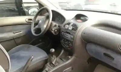 Veicolo di demolizione peugeot                                            206 berlina                                                                                                                                                                                                                                                xt                                                                                                                                                                                                                                                         dell'anno 2001 alimentato 