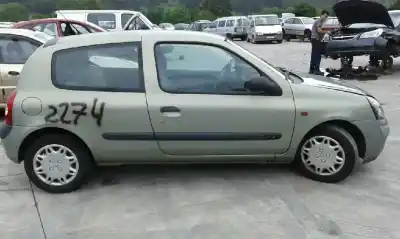 Véhicule à la ferraille renault clio ii fase ii (b/cb0) authentique de l'année 2002 alimenté 