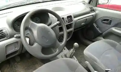 Veicolo di demolizione renault clio ii fase i (b/cbo) 1.2 dell'anno 1999 alimentato 
