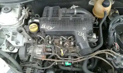 Здавання транспортного засобу renault clio ii fase ii (b/cb0) authentique року 2002 потужний 