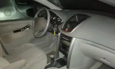 Veículo de Sucata peugeot 207 sw sport do ano 2006 alimentado 9hydv6ted4