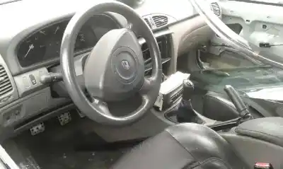 Здавання транспортного засобу renault laguna ii (bg0) authentique року 2001 потужний 