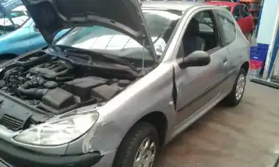 Véhicule à la ferraille peugeot                                            206 berlina                                                                                                                                                                                                                                                xr                                                                                                                                                                                                                                                         de l'année 1998 alimenté wjy