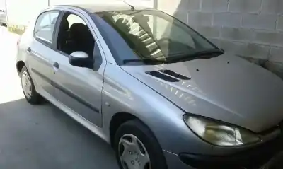 Veicolo di demolizione peugeot                                            206 berlina                                                                                                                                                                                                                                                xt                                                                                                                                                                                                                                                         dell'anno 2000 alimentato wjz