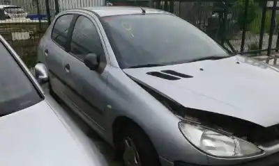 Sloopvoertuig peugeot                                            206 berlina                                                                                                                                                                                                                                                xr                                                                                                                                                                                                                                                         van het jaar 2002 aangedreven 8hx