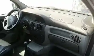 Scrapping Vehicle renault scenic (ja..) 1.9 dci authentique of the year 2002 powered f9q k7