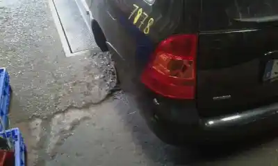 Veículo de Sucata toyota corolla (e12) 2.0 d-4d sol sedán do ano 2005 alimentado 1cdftv