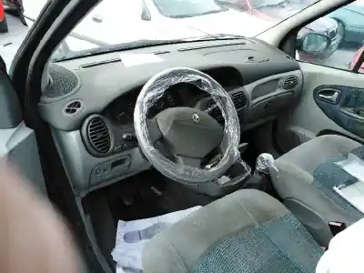 Veicolo di demolizione renault scenic (ja..) 1.9 dti diesel 80 cv / 59 kw dell'anno 2002 alimentato f9q q7