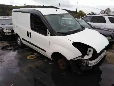 Veículo de Sucata fiat doblo cargo sx kombi do ano 2011 alimentado 199a3000