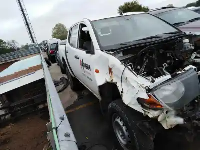 Здавання транспортного засобу MITSUBISHI L 200 (KA0/KB0) Cabina doble Invite 4x4 року 2009 потужний 4D56