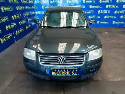 Véhicule à la ferraille volkswagen                                         passat berlina (3b3)                                                                                                                                                                                                                                       edition                                                                                                                                                                                                                                                    de l'année 2004 alimenté awx