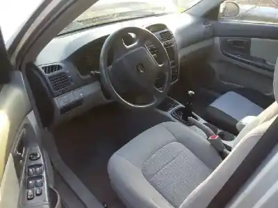 Veicolo di demolizione kia cerato 2.0 ex crdi berlina dell'anno 2004 alimentato d4ea