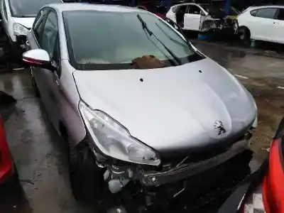 Veicolo di demolizione PEUGEOT 208 Active dell'anno 2018 alimentato YH01