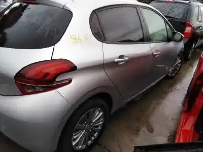 Veicolo di demolizione peugeot 208 active dell'anno 2018 alimentato yh01