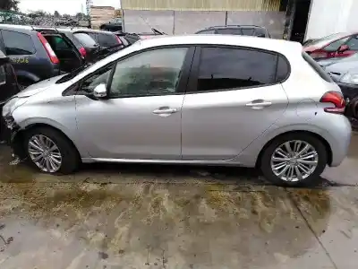 Veicolo di demolizione peugeot 208 active dell'anno 2018 alimentato yh01