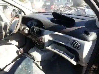 Scrapping Vehicle renault scenic rx4 (ja0) 1.9 dci salomon of the year 2001 powered f9q k7