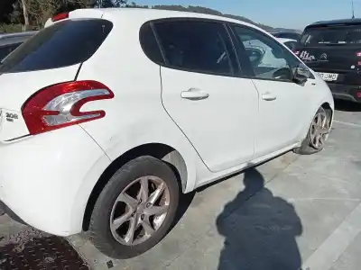 Veicolo di demolizione peugeot 208 active dell'anno 2014 alimentato 9h06