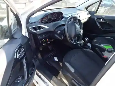Veicolo di demolizione peugeot 208 active dell'anno 2014 alimentato 9h06