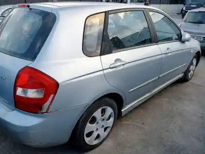 Veicolo di demolizione kia cerato crdi dell'anno 2006 alimentato d4fb
