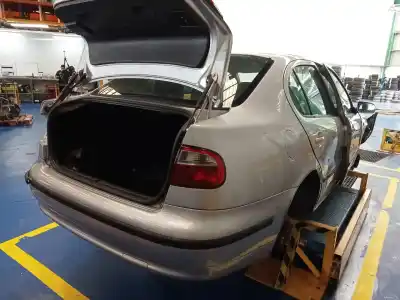 Veículo de Sucata seat toledo (1m2) signo do ano 2002 alimentado arl