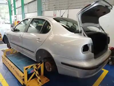 Veículo de Sucata seat toledo (1m2) signo do ano 2002 alimentado arl