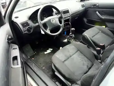 Veículo de Sucata volkswagen golf iv (1j1) 1.6 do ano 1998 alimentado aeh,akl,apf