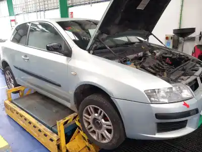 Veículo de Sucata fiat stilo (192_) 2.4 20v (192_xd1a, 192axd12) do ano 2002 alimentado 192a2000