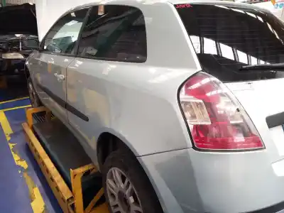 Veículo de Sucata fiat stilo (192_) 2.4 20v (192_xd1a, 192axd12) do ano 2002 alimentado 192a2000