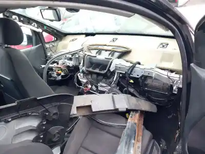 Véhicule à la ferraille vw                                                   de l'année 2007 alimenté bxe