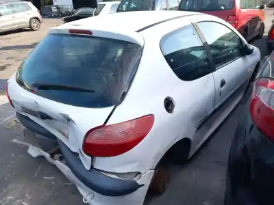 Veículo de Sucata peugeot 206 fastback (2a/c) 1.4 i do ano 2001 alimentado kfw