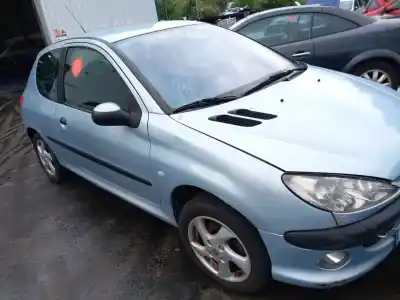 Scrapping Vehicle peugeot 206 fastback (2a/c) 1.6 16v of the year 2001 powered nfu (tu5jp4)