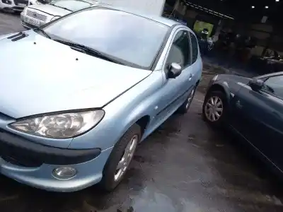 Scrapping Vehicle peugeot 206 fastback (2a/c) 1.6 16v of the year 2001 powered nfu (tu5jp4)