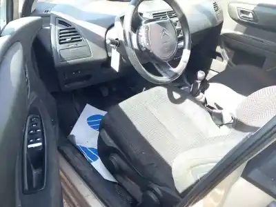 Véhicule à la ferraille citroen c4 i (lc_) 1.6 hdi de l'année 2004 alimenté 9hy (dv6ted4),9hz (dv6ted4)