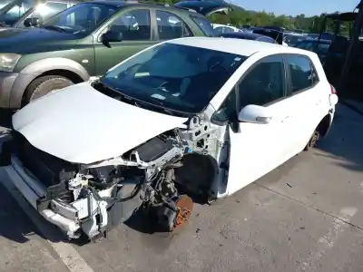 Здавання транспортного засобу toyota auris (_e15_) 1.8 hybrid (zwe150_) року 2011 потужний 2zr-fxe