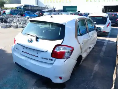 Здавання транспортного засобу toyota auris (_e15_) 1.8 hybrid (zwe150_) року 2011 потужний 2zr-fxe