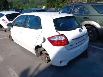 Здавання транспортного засобу toyota auris (_e15_) 1.8 hybrid (zwe150_) року 2011 потужний 2zr-fxe