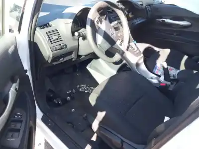 Здавання транспортного засобу toyota auris (_e15_) 1.8 hybrid (zwe150_) року 2011 потужний 2zr-fxe