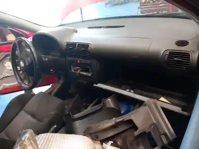 Здавання транспортного засобу SEAT LEON (1M1)  року 2003 потужний ASZ
