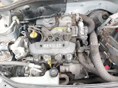 Sloopvoertuig RENAULT CLIO II (BB_, CB_)  van het jaar 2002 aangedreven D7F 710,D7F 720,D7F 722,D7F 726,D7F 744,D7F 746,D7