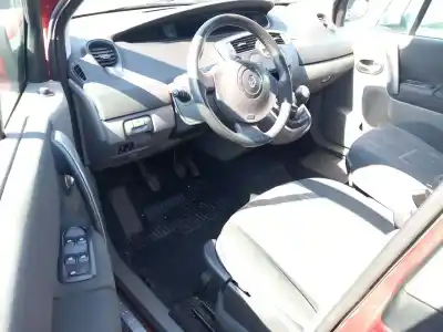 Veicolo di demolizione renault scénic ii (jm0/1_) 1.9 dci (jm0g, jm12, jm1g, jm2c) dell'anno 2004 alimentato f9q 812