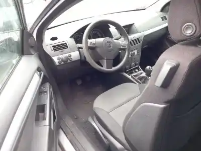 Véhicule à la ferraille opel astra h gtc (a04) 1.6 (l08) de l'année 2006 alimenté z 16 xe1,z 16 xep