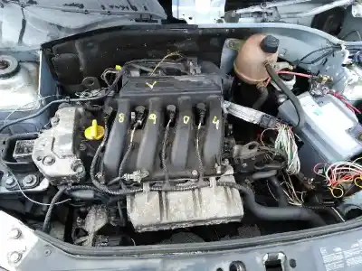 Véhicule à la ferraille RENAULT CLIO II FASE II (B/CB0)  de l'année 2002 alimenté K4J C7