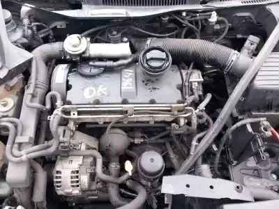 Veicolo di demolizione VOLKSWAGEN GOLF IV (1J1)  dell'anno 2002 alimentato ATD,AXR