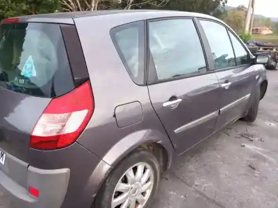 Veicolo di demolizione renault scénic ii (jm0/1_) 1.9 dci (jm0g, jm12, jm1g, jm2c) dell'anno 2004 alimentato f9q 812