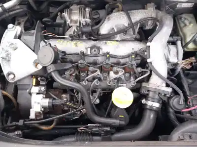 Veicolo di demolizione RENAULT SCÉNIC II (JM0/1_)  dell'anno 2004 alimentato F9Q 812
