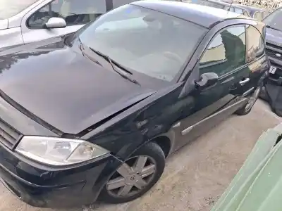 Veicolo di demolizione renault megane ii (bm0/1_, cm0/1_) 1.9 dci (bm0g, cm0g) dell'anno 2004 alimentato f9q 800