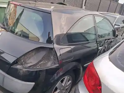 Veicolo di demolizione renault megane ii (bm0/1_, cm0/1_) 1.9 dci (bm0g, cm0g) dell'anno 2004 alimentato f9q 800