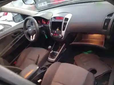 Scrapping Vehicle kia cee'd sw (ed) 1.6 crdi 115 of the year 2010 powered d4fb