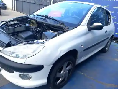 Veículo de Sucata peugeot 206 fastback (2a/c) 2.0 hdi 90 do ano 2001 alimentado rhy (dw10td)