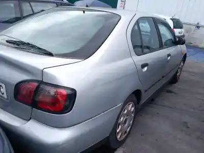 Sloopvoertuig nissan primera hatchback (p11) 1.6 16v van het jaar 2000 aangedreven ga16de